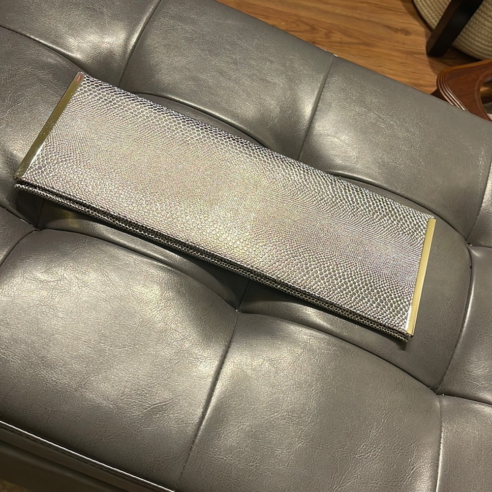Beautiful Silver Clutch - Picture 2 of 11